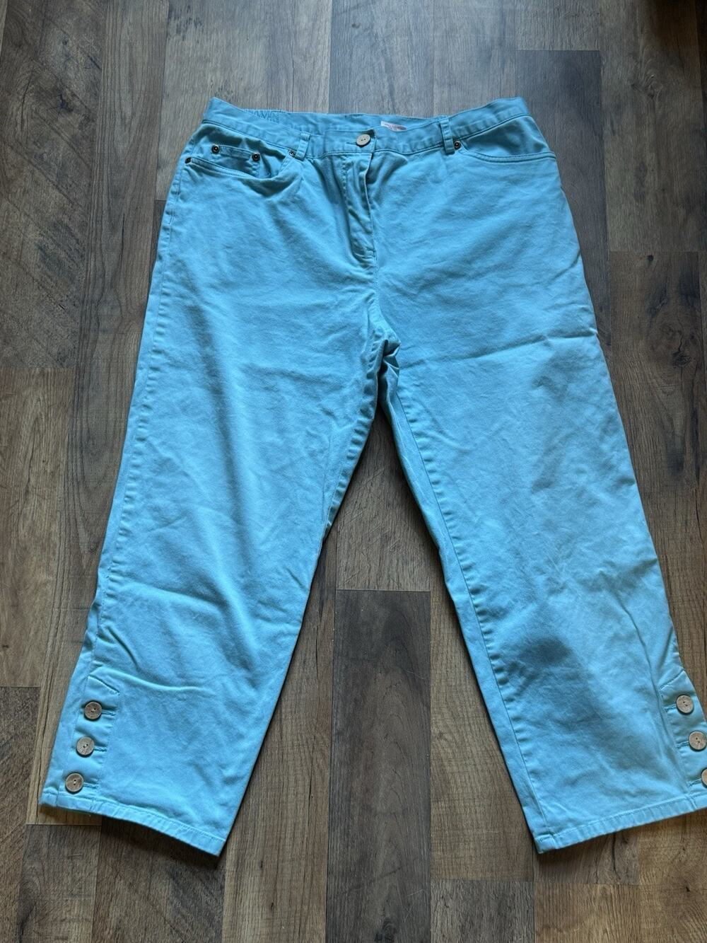 Ruby Rd Women’s Size 10 Turquoise Blue Stretch Capri Pants Button Hem
